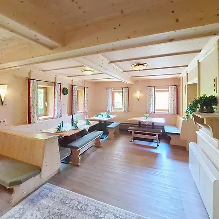 Dinkl By Interhome *